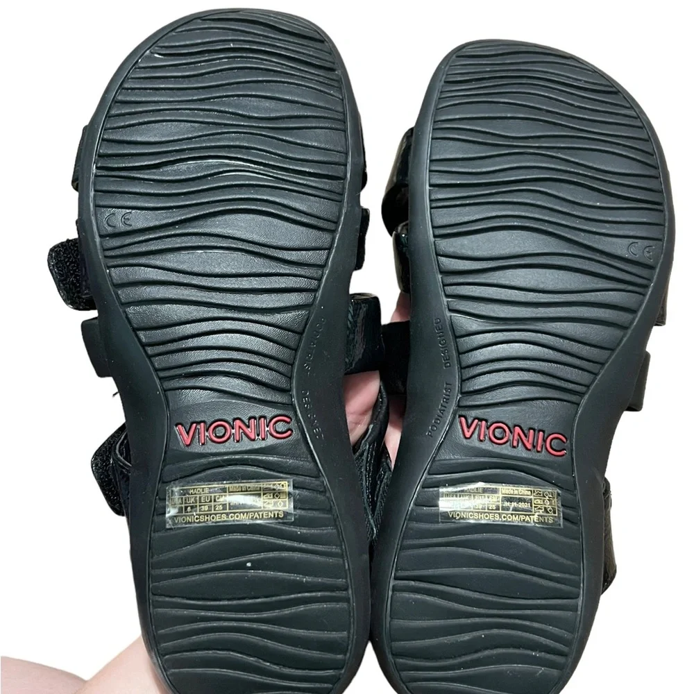 Vionic Black Crisscross Strap Sandals